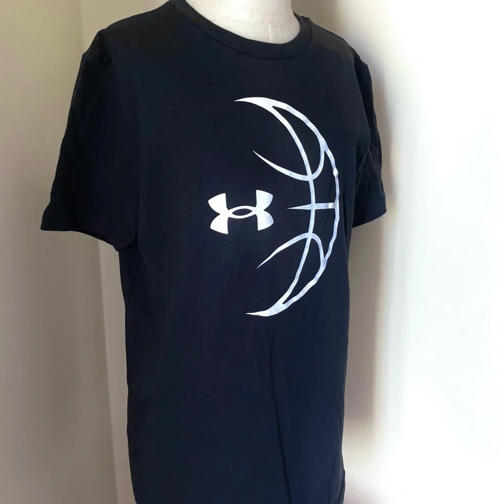 NWT Under Armour Basketball Black Short Sleeve Tee Size M